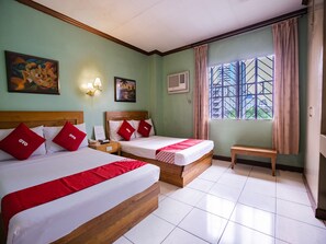 Superior Family Room | In-room safe, desk, free WiFi, bed sheets - Rosas Garden Hotel (Manila)