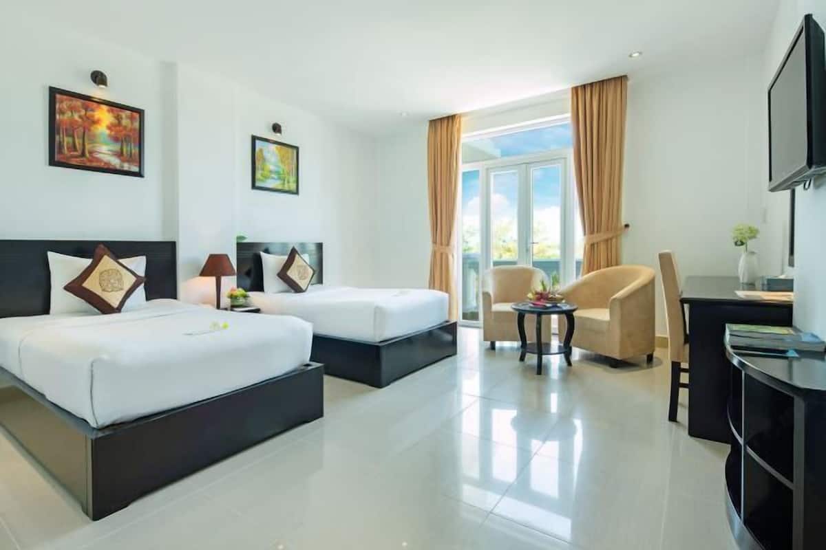 Premium bedding, minibar, in-room safe, desk