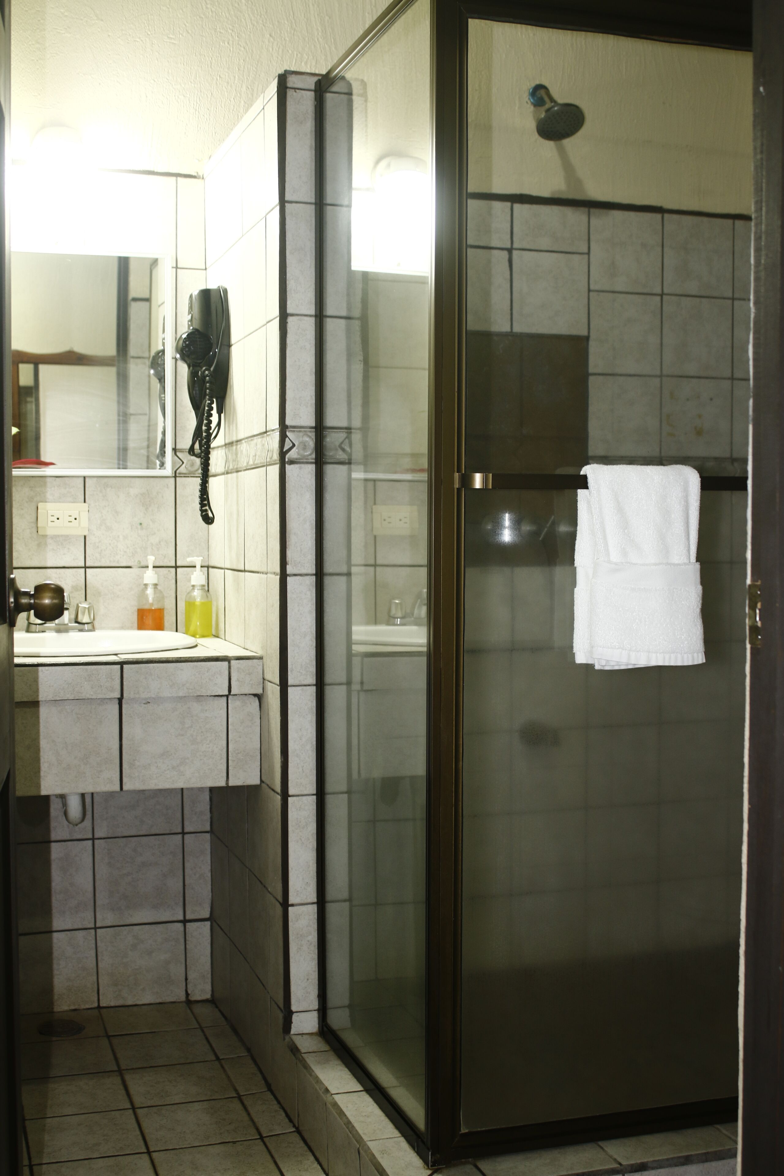 standard double room | bathroom | shower, free toiletries, hair dryer, towels