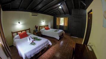 Superior Double Room, 2 Katil Kelamin (Double) | Gebar bulu kapas, meja, Wi-fi percuma, cadar katil