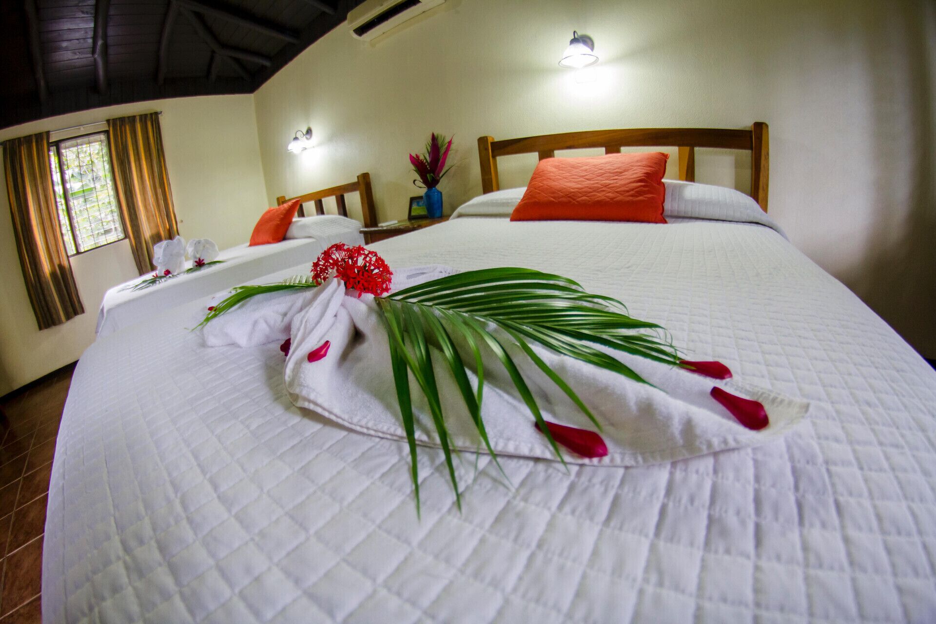 Down duvets, desk, free WiFi, bed sheets
