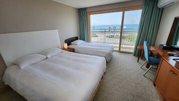 Deluxe Twin Ocean (Double + Single) (No pets allowed) | Ropa de cama de alta calidad y edredón