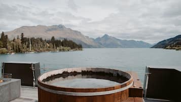 Private spa tub