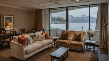Lake View Suite | Premium bedding, pillowtop beds, free minibar items, desk