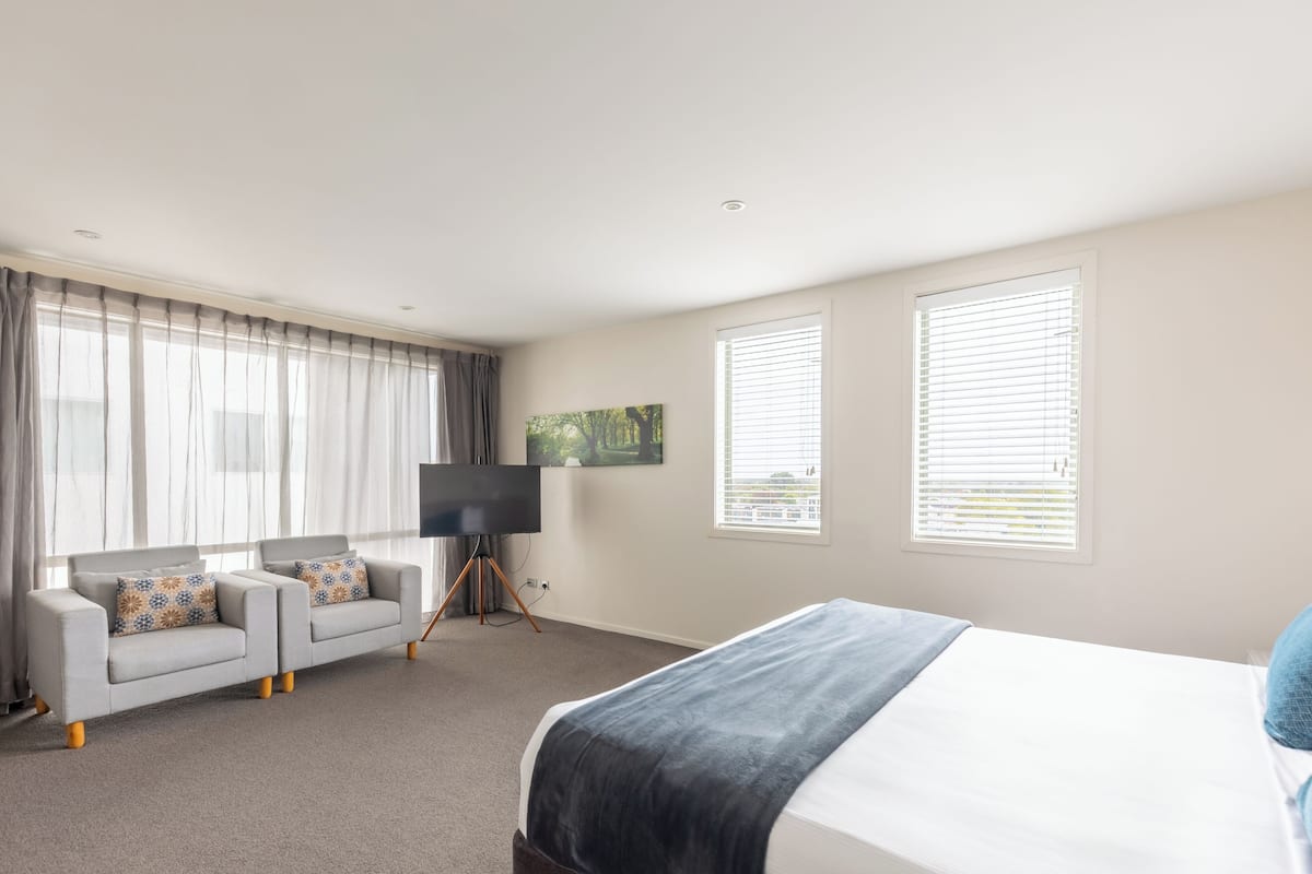 Apartment, 3 Bedrooms | Iron/ironing board, cribs/infant beds, free WiFi, bed sheets