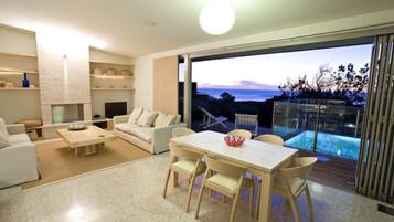 2 Schlafzimmer, hochwertige Bettwaren, Zimmersafe, Schreibtisch