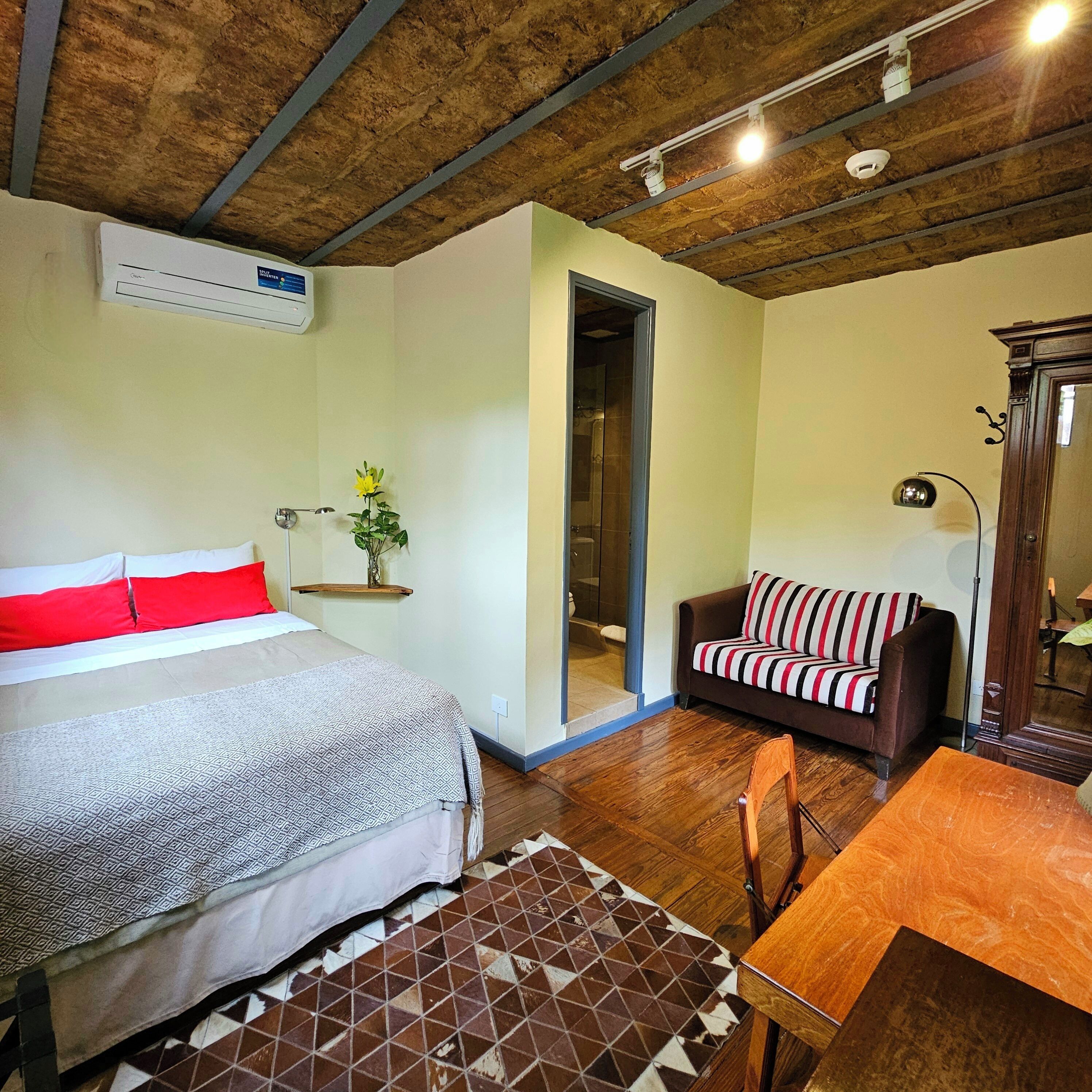 Niesta´s Studio | Premium bedding, pillowtop beds, minibar, in-room safe