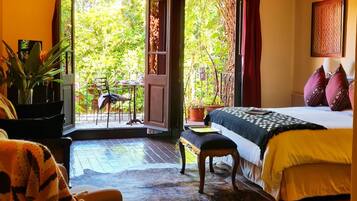 Ropa de cama de alta calidad, colchones con pillow-top y minibar