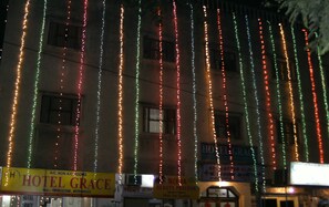 Façade de l’hébergement - soirée/nuit