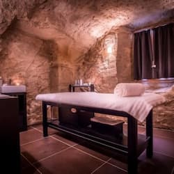 Trị liệu toàn thân, massage đá nóng, massage mô sâu