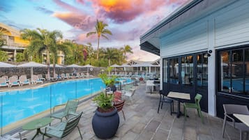 Poolside bar