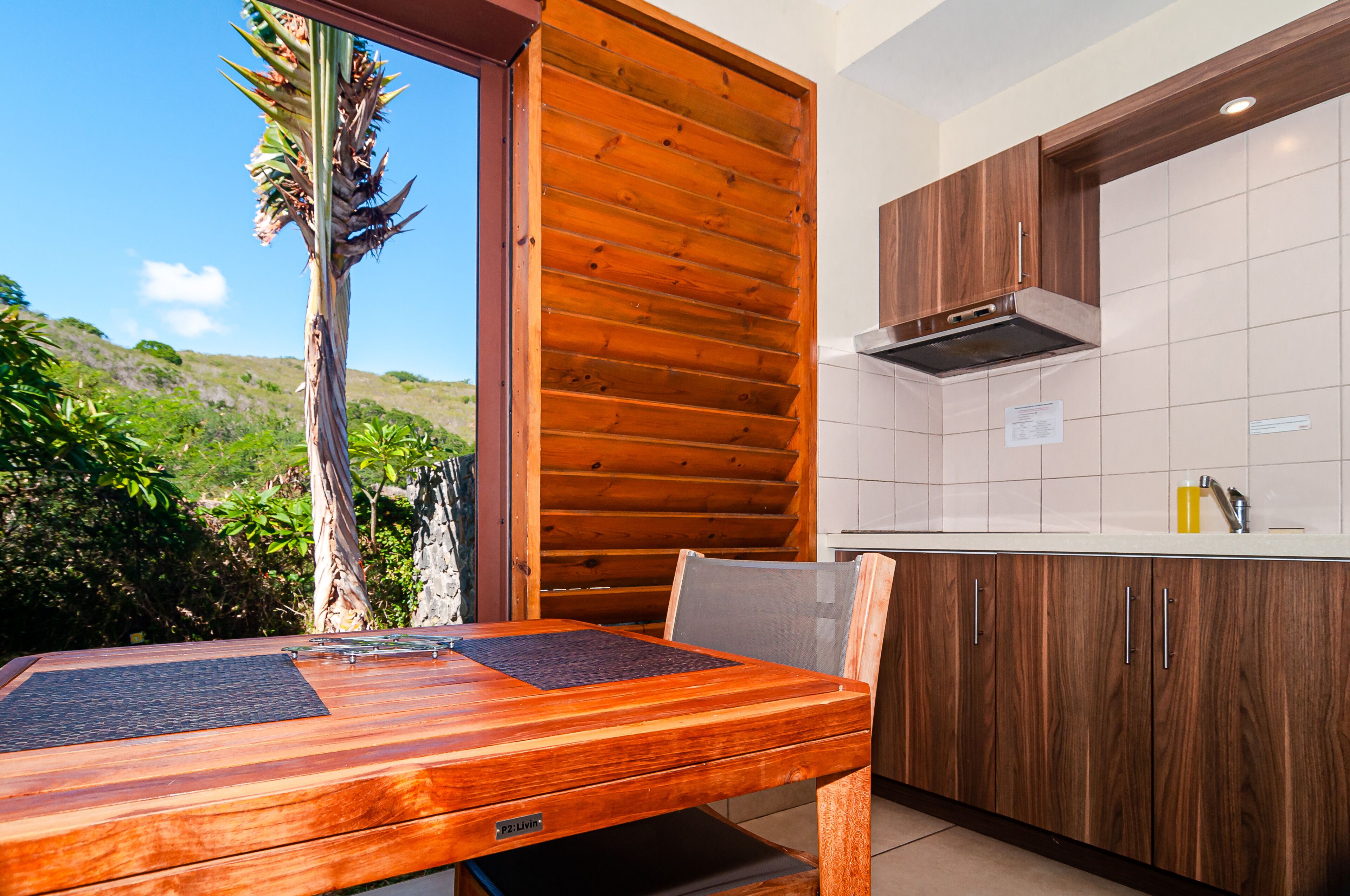 superior studio | private kitchen | fridge, microwave, stovetop, cookware/dishes/utensils