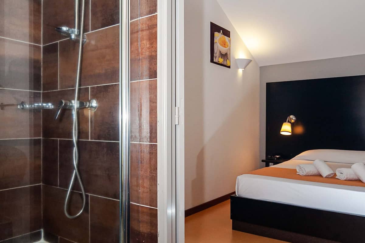 classic studio | bathroom | shower, free toiletries, hair dryer, towels