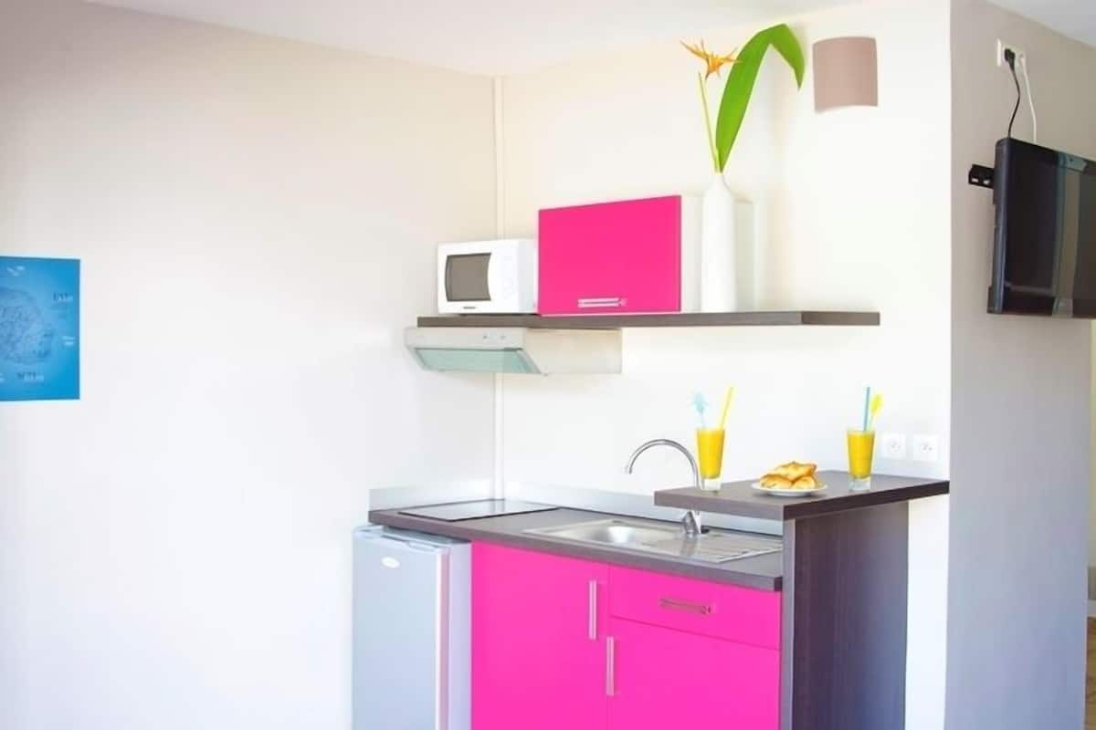 studio | private kitchenette | fridge, electric kettle