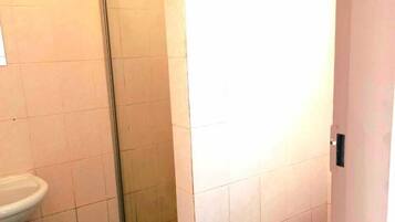 Double Room | Bathroom | Shower, towels