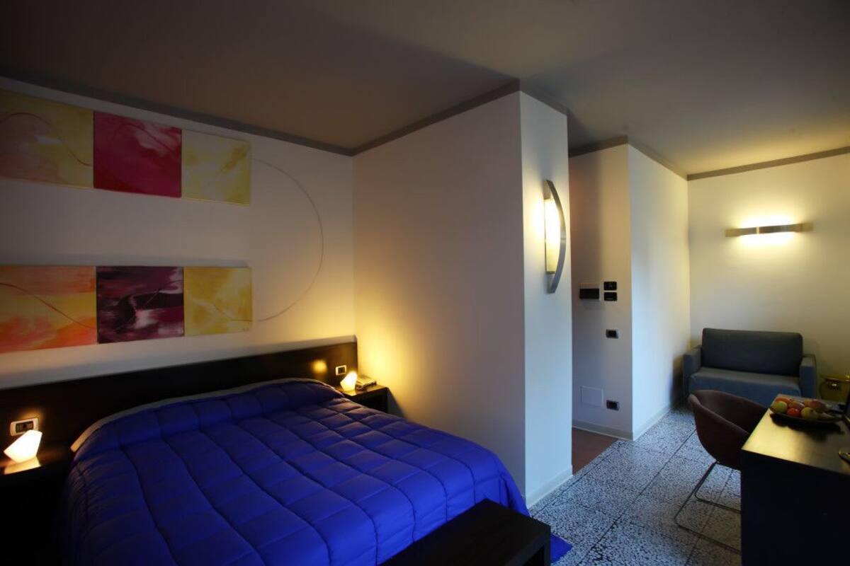 Double Room | Minibar, in-room safe, rollaway beds (surcharge), WiFi (free)