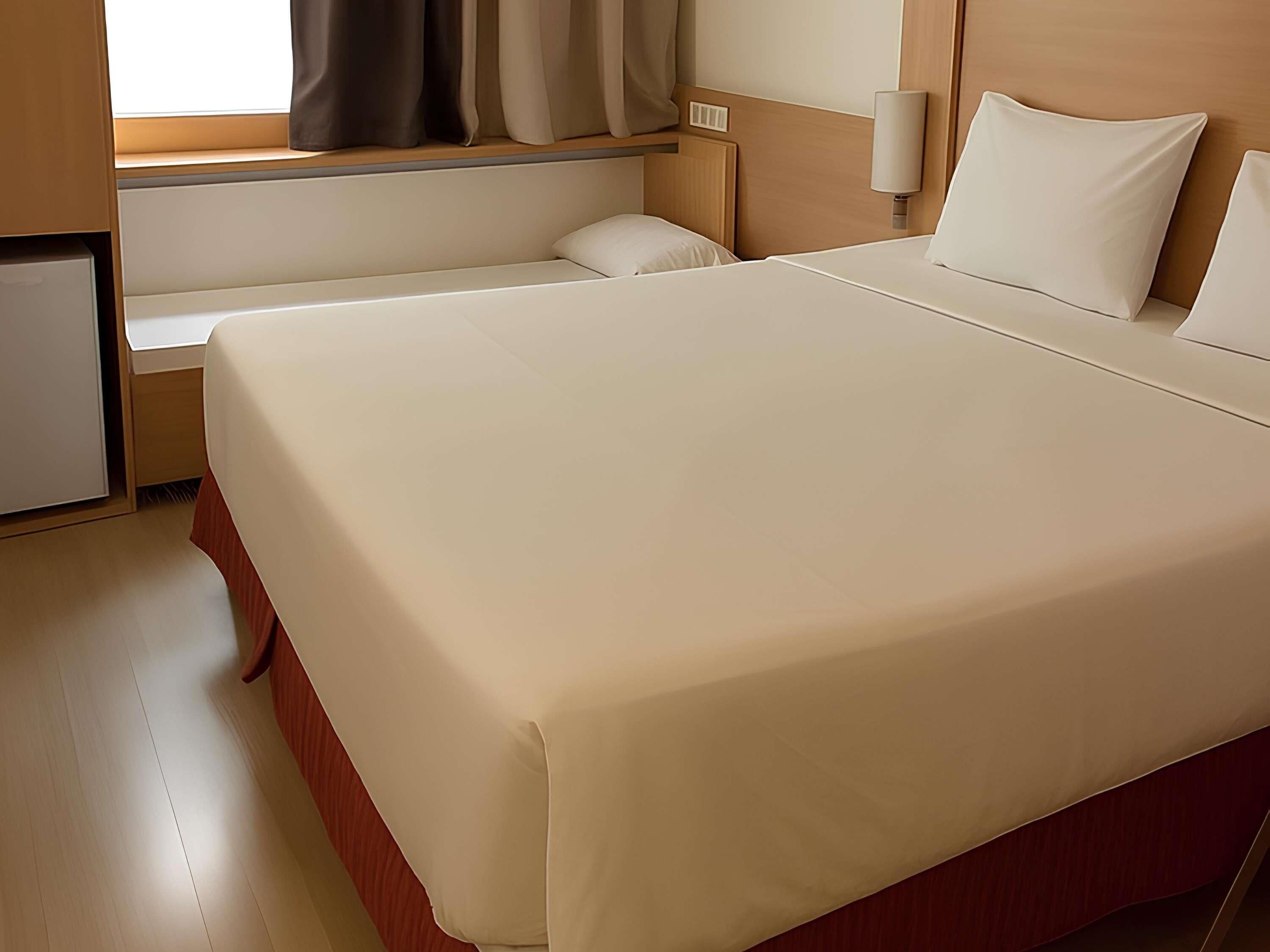 Chambre Standard, Plusieurs lits (Extra bed for children) | Minibar, accès au Wi-Fi (inclus), literie fournie