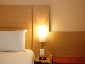 Minibar, free WiFi, bed sheets