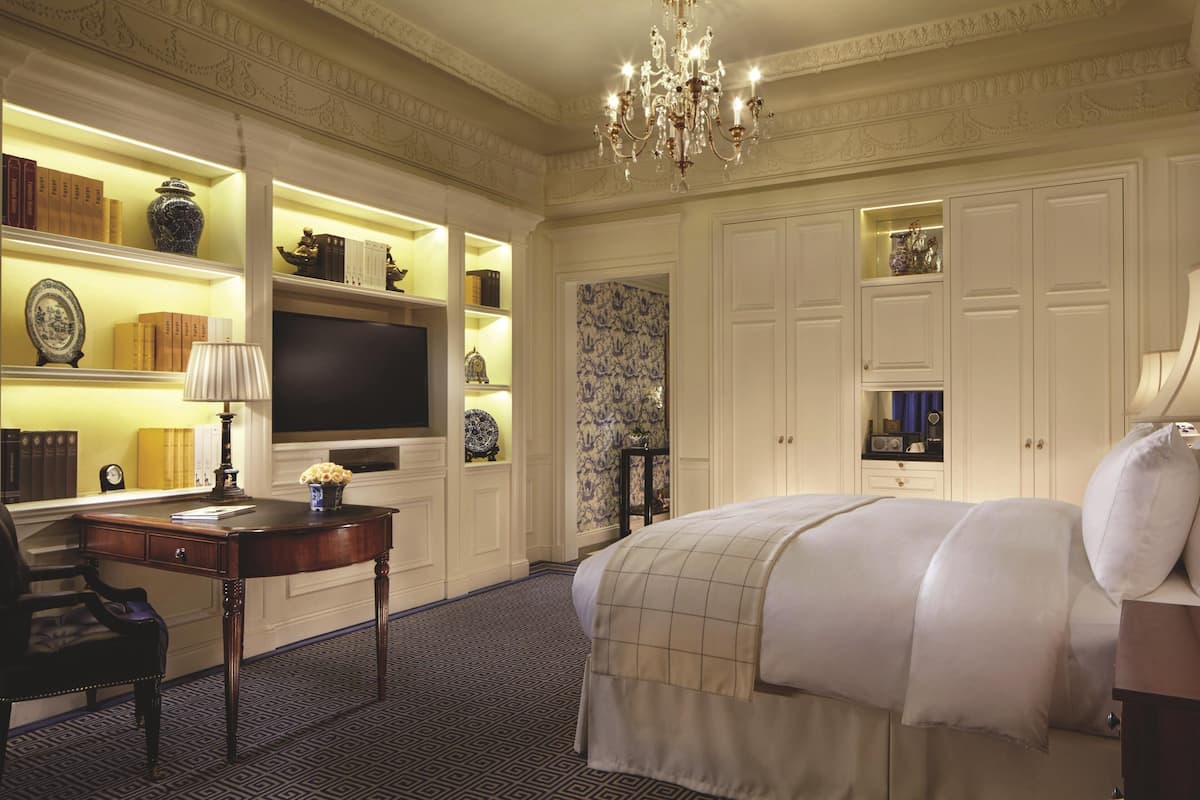 Premier Room, 1 King Bed, Non Smoking, Garden View | 1 bedroom, Egyptian cotton sheets, premium bedding, down comforters