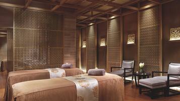 Un sauna, baño turco, tratamientos corporales, aromaterapia