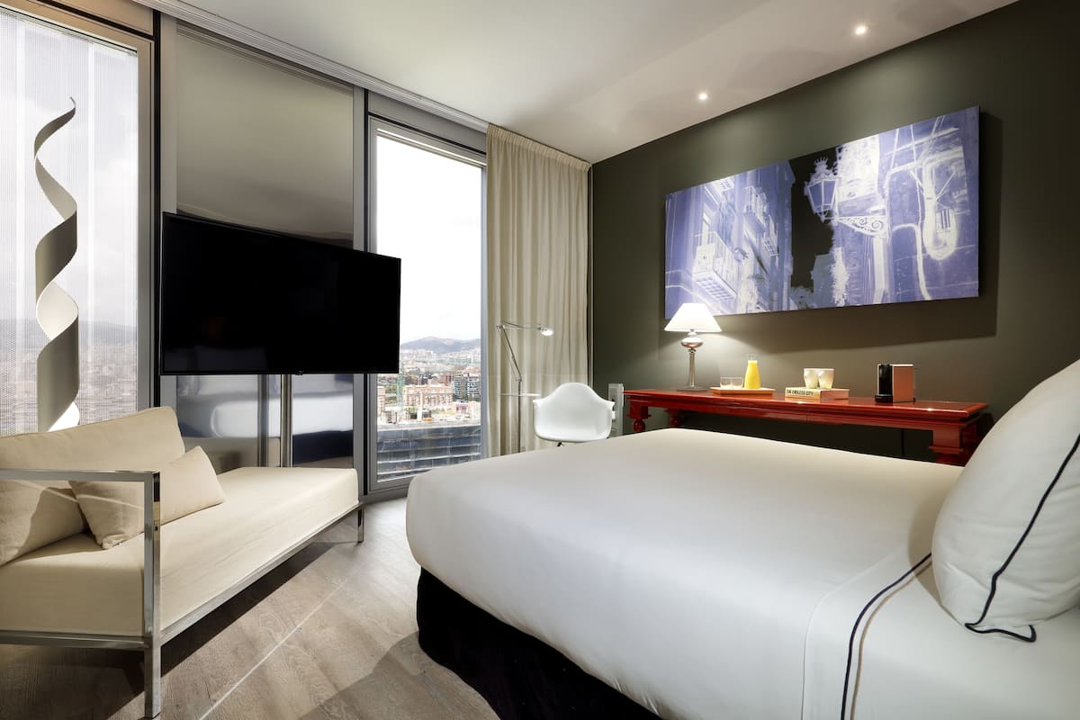 The Level Room | 1 habitación, ropa de cama de alta calidad, edredón y minibar