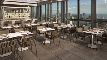 Dagelijks ontbijtbuffet (EUR 27 per persoon)