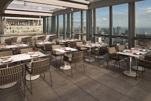 Café da manhã com buffet todos os dias mediante uma taxa