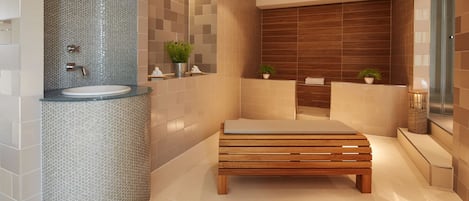 Sauna, baño de vapor, 3 salas de tratamiento y masajes