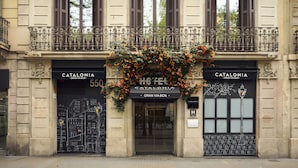 A hotel facade with a black awning, a flower box, and a sign reading "CATALONIA GRAN VIA BCN". - Catalonia Gran Vía BCN (Barcelona)