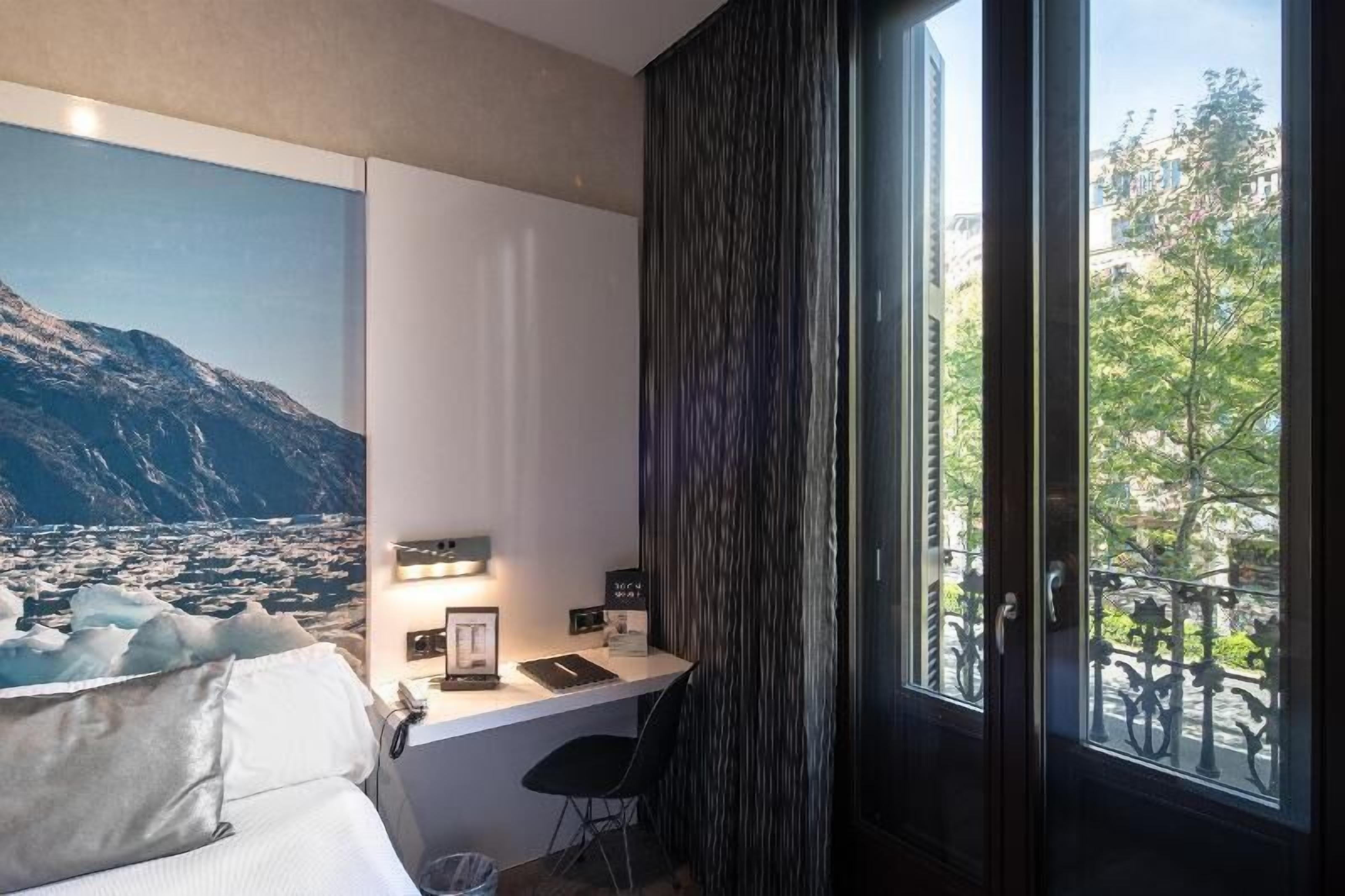 Minibar, coffres-forts dans les chambres, rideaux occultants