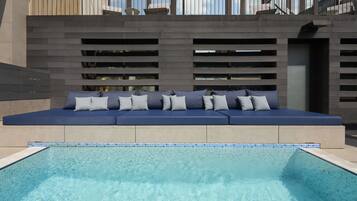 Outdoor pool, sun loungers