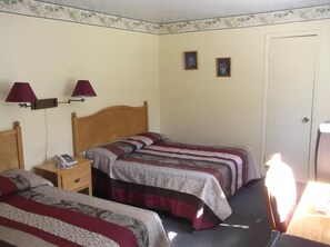 Iron/ironing board, bed sheets - Auberge Mountain View Inn (Mont-Tremblant)