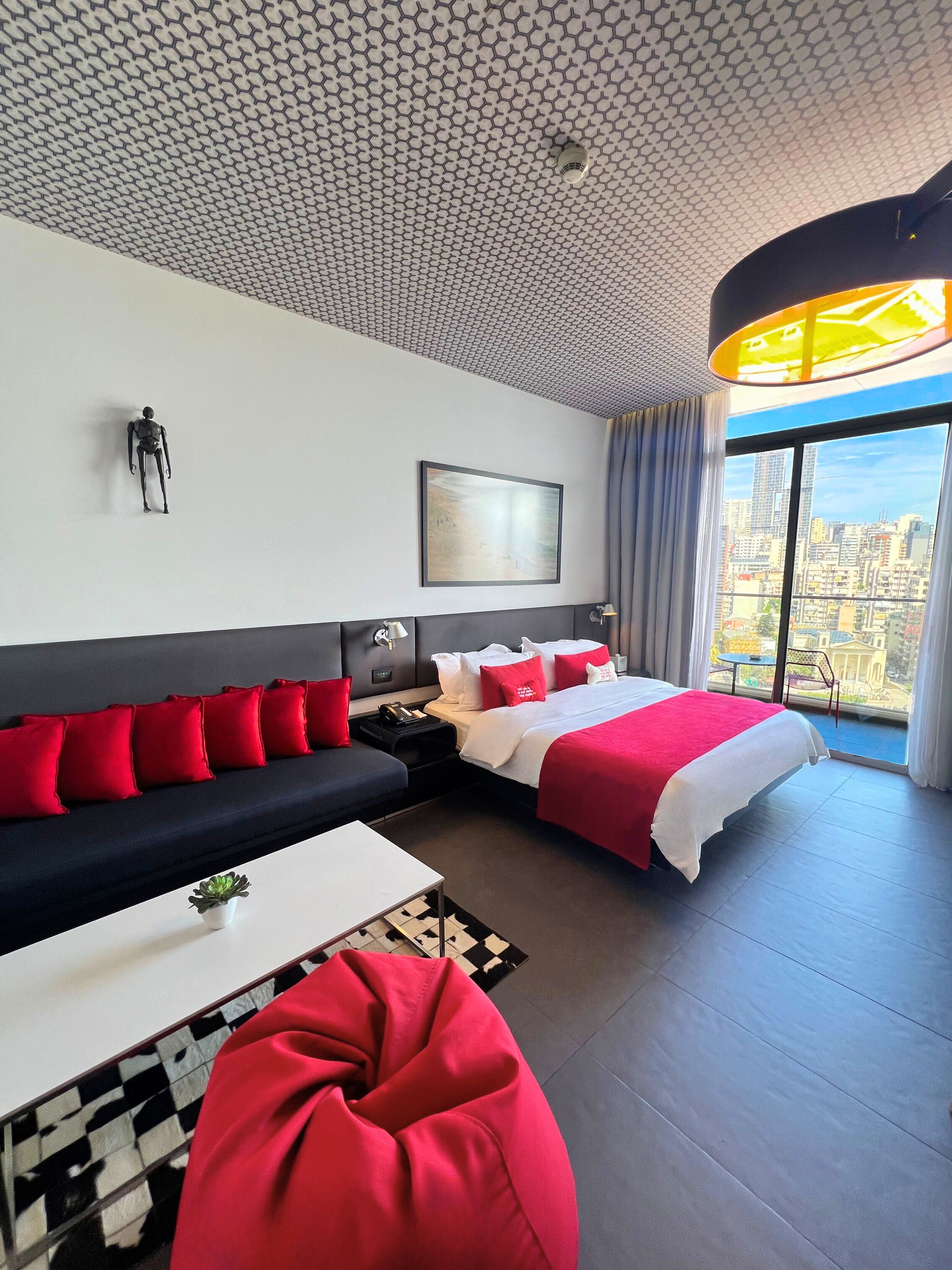 Ropa de cama de alta calidad y minibar 