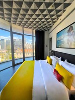 Two Bedroom Empire Suite | 高級寢具、迷你吧、房內夾萬、獨特設計