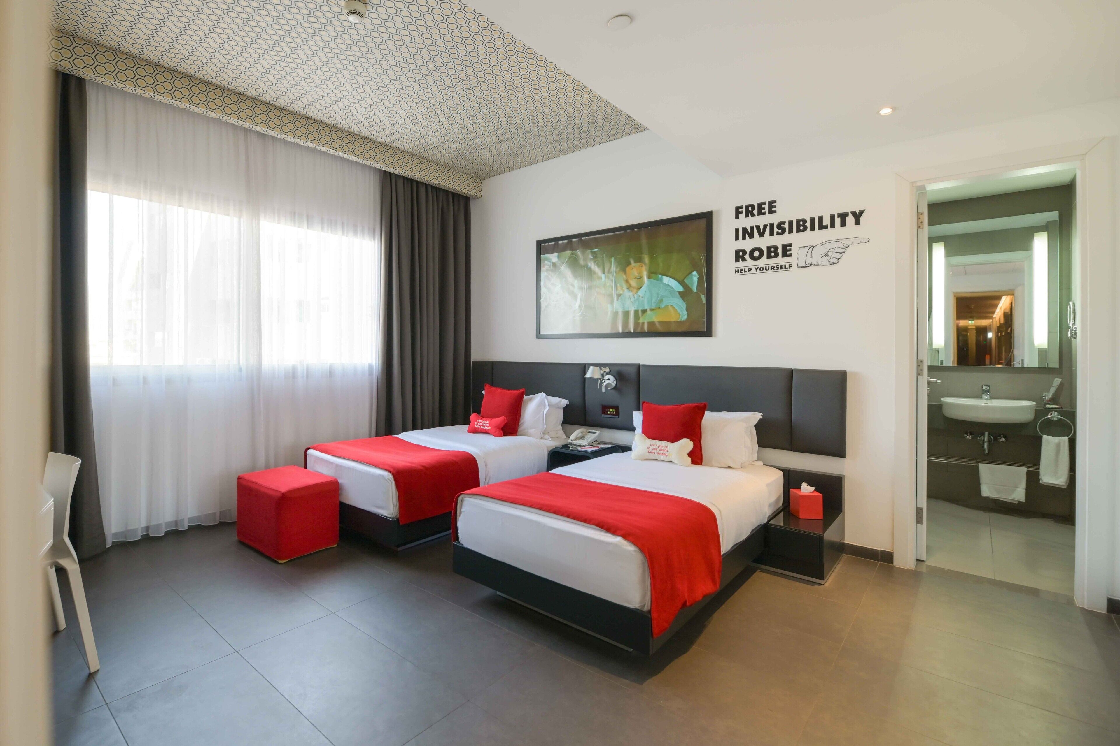 Kamar Twin Deluks | Kamar mandi | Bathtub besar, perlengkapan mandi gratis,  dan pengering rambut