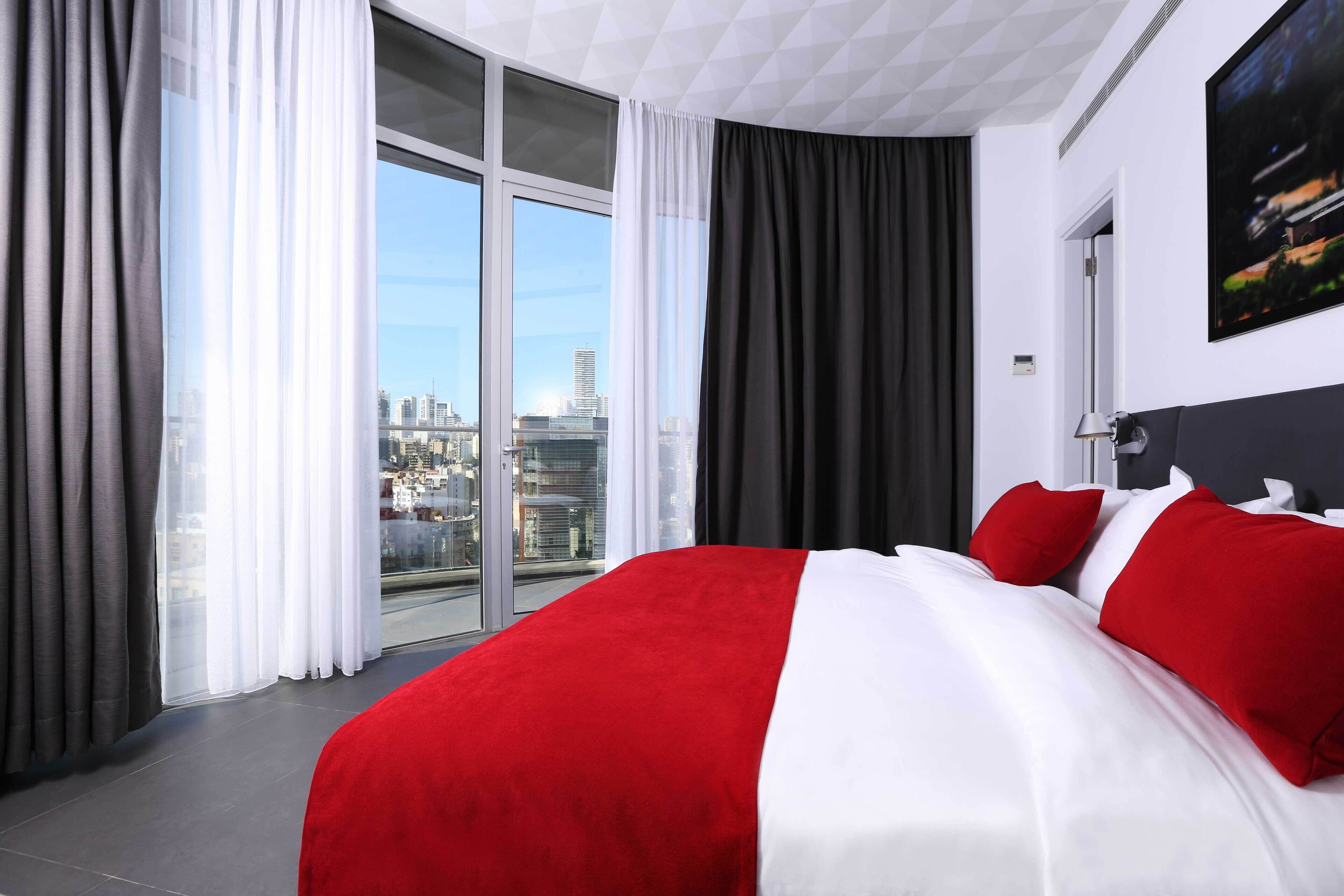 studio, 1 king bed, non smoking, city view | premium bedding, minibar, in-room safe, individually decorated