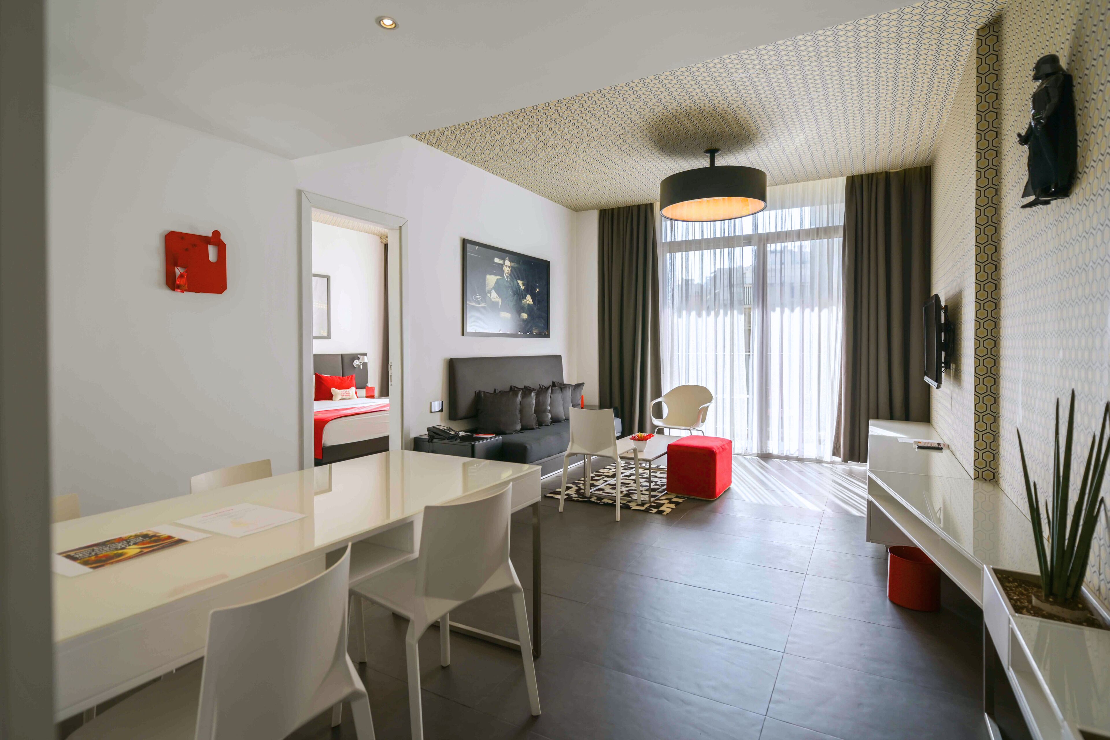 Premium One-Bedroom Suite | 客廳 | LED 電視、DVD 播放機