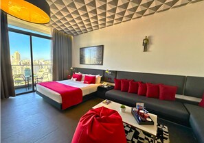 Habitación Premium, 1 cama matrimonial | Área de sala de estar | Televisión LED y reproductor de DVD 