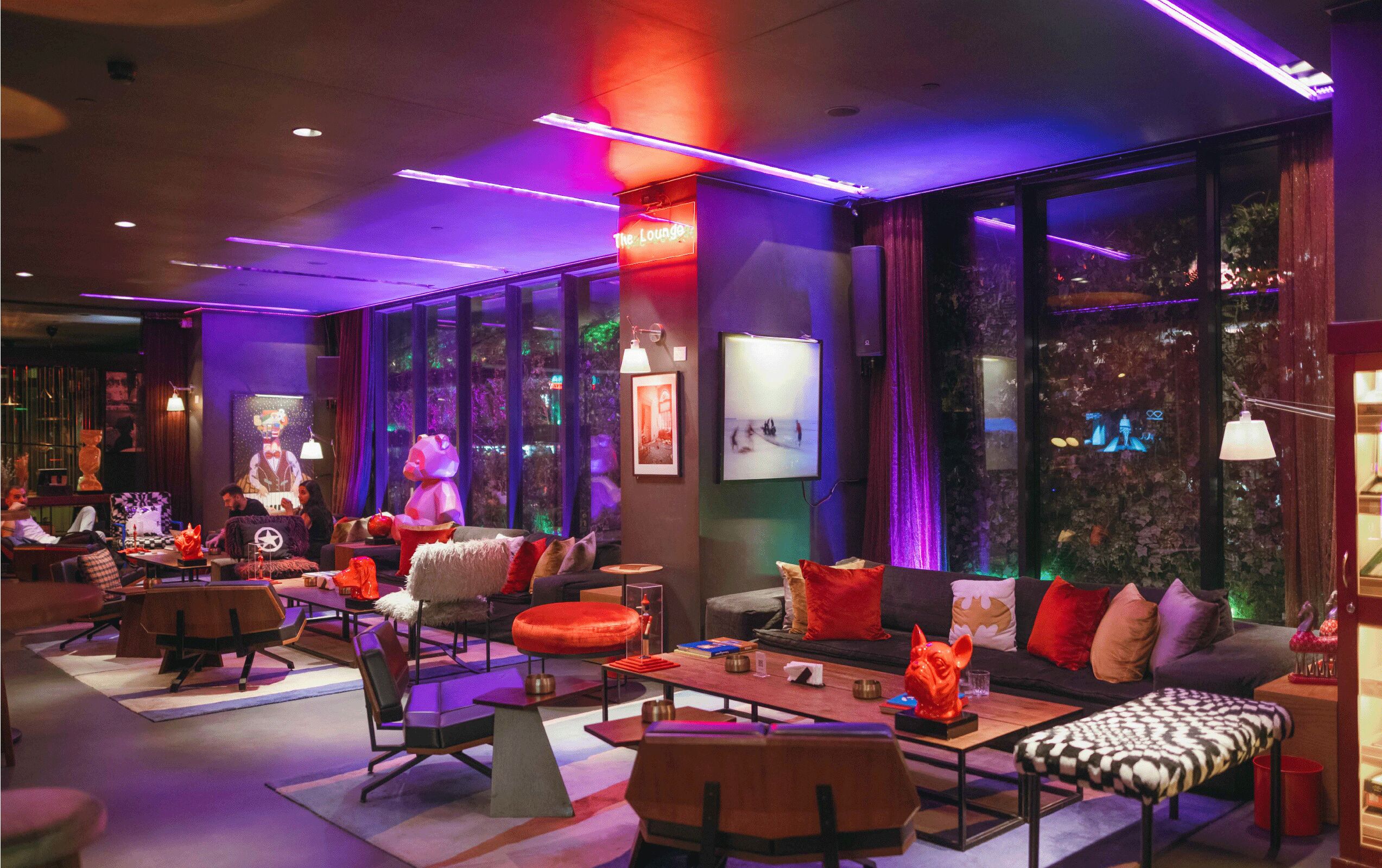 4 bars/lounges, rooftop bar