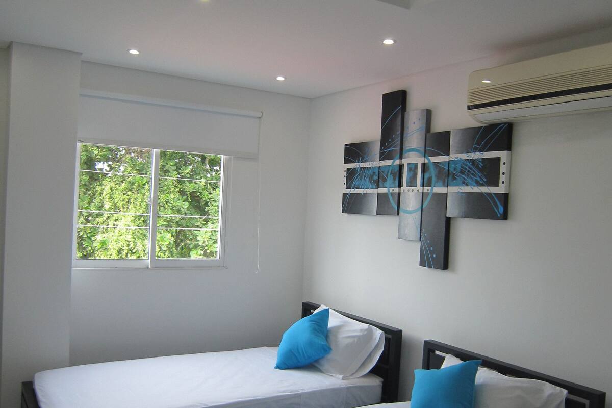 Triple Room | Minibar, desk, free WiFi