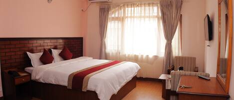 Luxury-Doppelzimmer | Hochwertige Bettwaren, Betten mit Memory-Foam-Matratzen, Zimmersafe