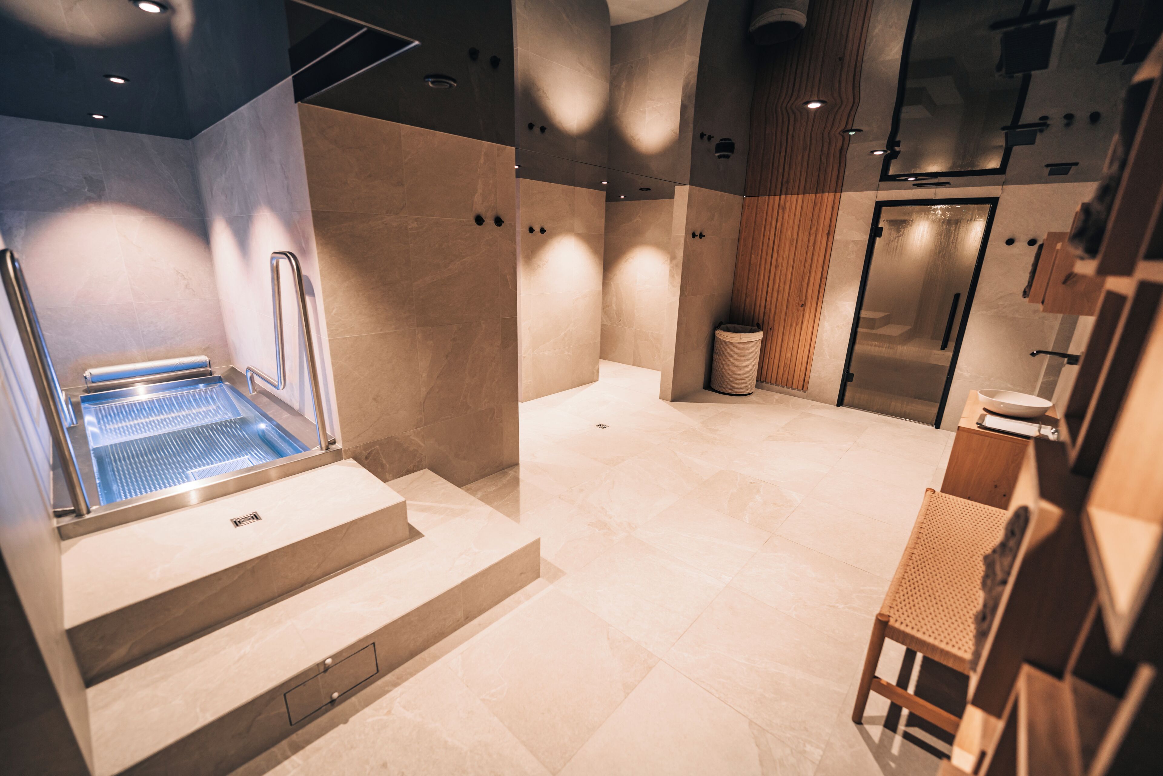 Sauna, steam room