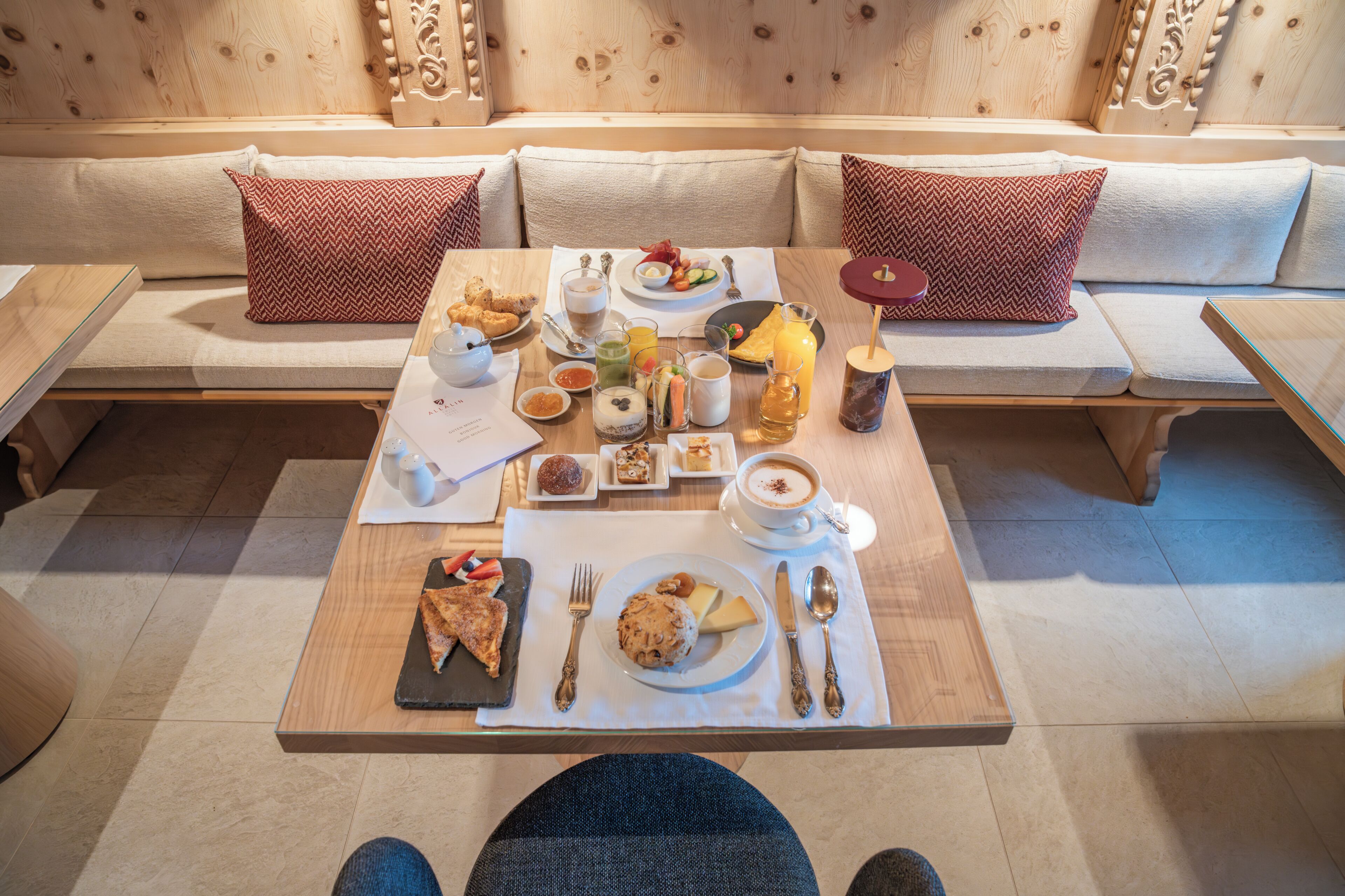 Free daily self-serve breakfast