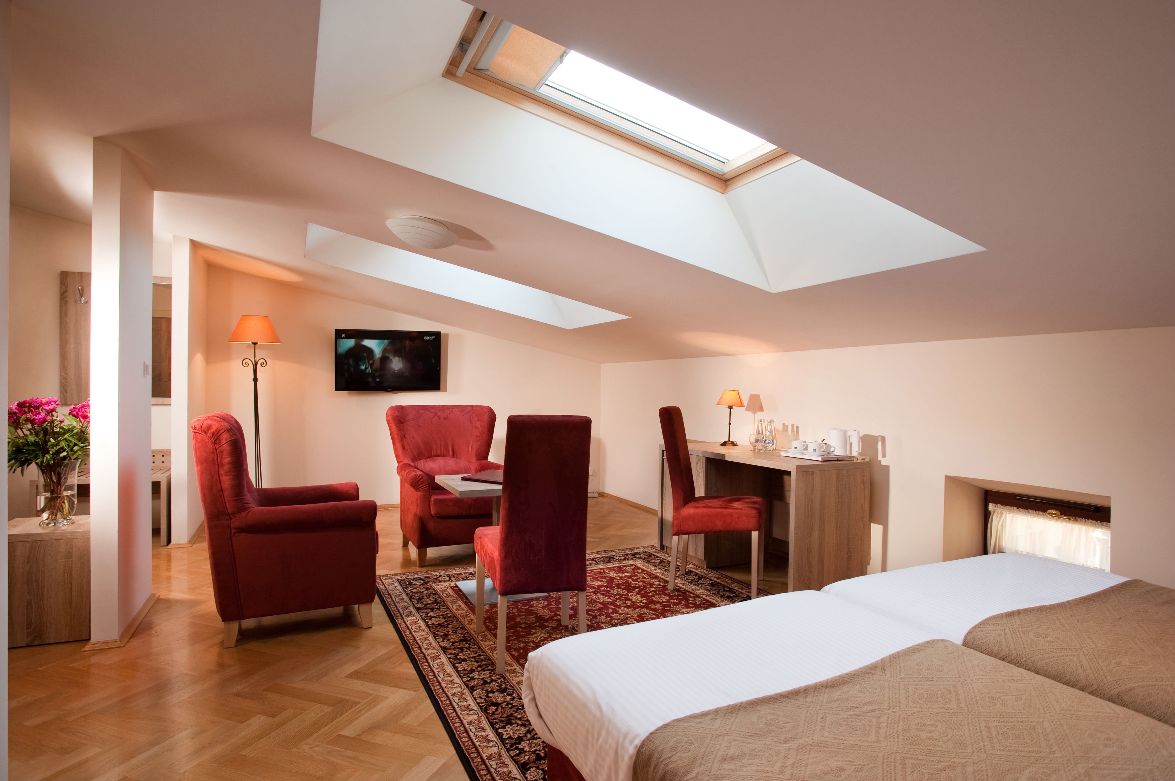 standard double or twin room | minibar, in-room safe, desk, iron/ironing board