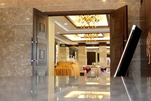 Interior - The Golden Palms Hotel & Spa Delhi (New Delhi)