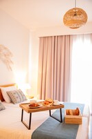 Se ofrece un desayuno típico de la región (8 EUR por persona)