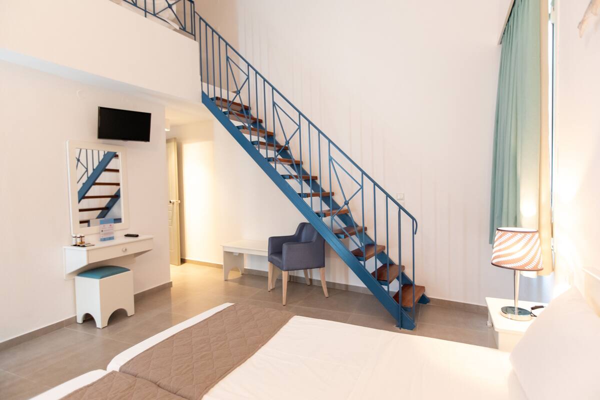 Apartment (Split Level) | In-room safe, blackout drapes, iron/ironing board (on request)