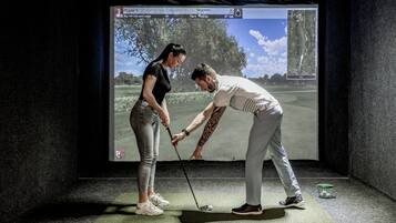 Indoor golf driving range