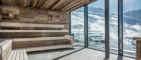 Espace de soins pour les couples, sauna, bain Ă remous, hammam