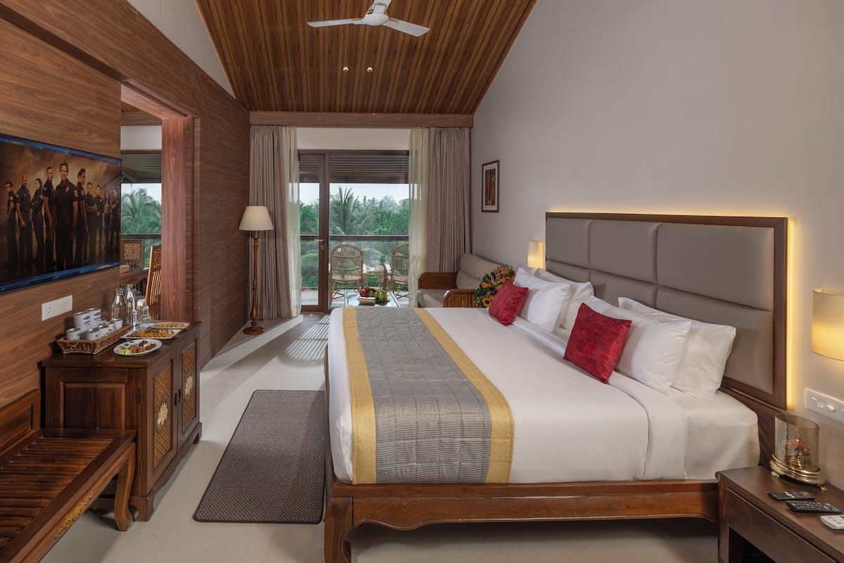 Luxury Studio Suite, Non Smoking, Pool View | 1 bedroom, premium bedding, down comforters, minibar